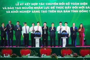 Nghi thức ký kết hợp tác Chuyển đổi số toàn diện và đào tạo nguồn nhân lực để thúc đẩy ĐMST và Khởi nghiệp sáng tạo trên địa bàn tỉnh