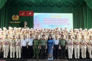 Tuyên dương 75 tập thể, cá nhân đã đạt thành tích xuất sắc trong phong trào thi đua đặc biệt hướng tới kỷ niệm 75 năm Ngày Chủ tịch Hồ Chí Minh nêu Sáu điều dạy Công an nhân dân