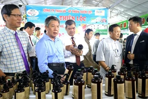 Khai mạc “Festival 100 năm Dừa sáp Trà Vinh”