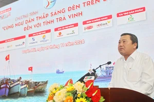 Ông Nguyễn Trung Hoàng, Phó Chủ tịch UBND tỉnh Trà Vinh phát biểu tại chương trình