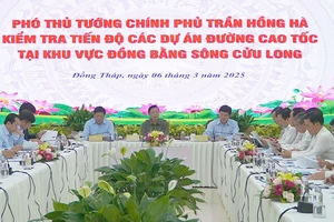 Phó Thủ tướng Trần Hồng Hà kiểm tra tiến độ các dự án cao tốc tại khu vực ĐBSCL