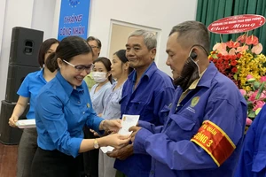 Đoàn viên công đoàn, người lao động trên địa bàn quận 1 bị ảnh hưởng dịch Covid-19 được chăm lo trong Tháng công nhân năm 2021