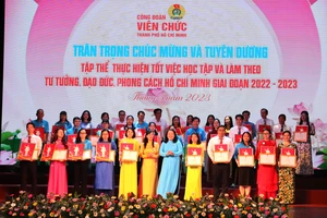 Các tập thể thực hiện tốt việc học Bác được tuyên dương tại chương trình