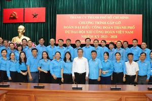 Phó Bí thư Thành ủy TPHCM Nguyễn Phước Lộc gặp gỡ Đoàn đại biểu Công đoàn TPHCM dự Đại hội XIII Công đoàn Việt Nam. Ảnh: THÁI PHƯƠNG