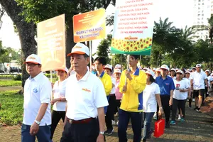 Dậy sớm đi bộ góp hơn 3,9 tỷ đồng chăm lo người yếu thế