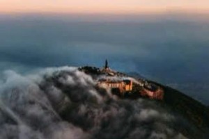 西宁黑婆山上。