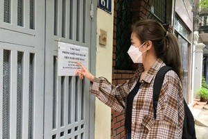 新生为在大城市找到满意的房间而“头疼”。