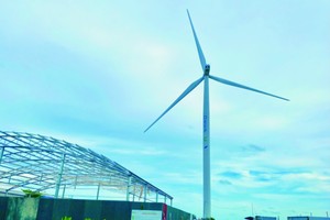 海防市DEEP C工业区高100米的风力发电项目。