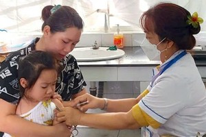 儿童接种疫苗。