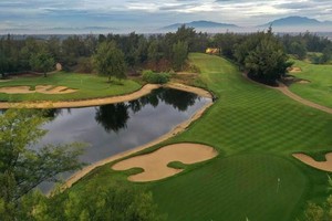 我国中部高尔夫球场拥有优美的环境。