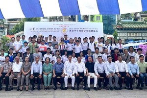 各华人社团致力鼓励子弟努力求学。