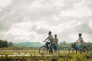 电影《从前有一个爱情故事》中充满浪漫、原始和怀旧的场景。