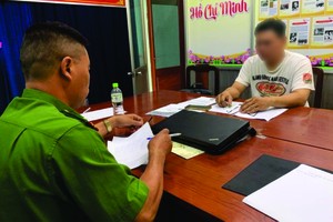 市公安厅对利用党、国家领导的健康状况在网络空间传播失实资讯的歹徒录取口供。