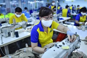 纺织品成衣营业额为每年数十亿美元，为数百万劳工解决就业。