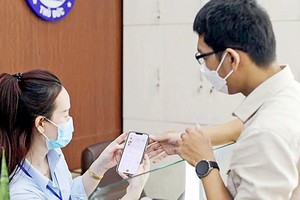 供水部门人员指引客户以个人定名编号登记用水定额。