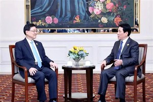 越南国家主席梁强会见中国香港特别行政区行政长官李家超。图自越通社