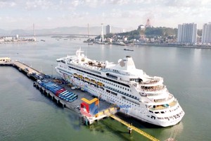 “蓝梦之歌”号邮轮。