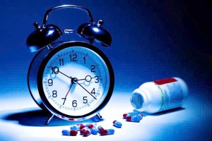 失眠的慢病患者不应该自行用药。