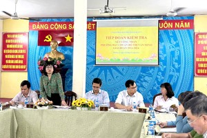 着重建设文明坊