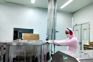 安天药品股份公司经理部提早公布春节关怀计划，让劳工安心工作。