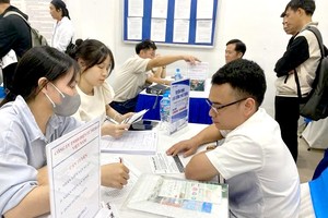 许多企业优先录用海归员工。