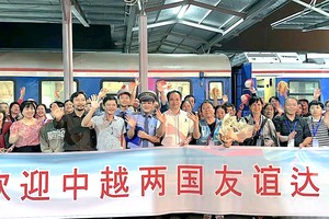 越南铁路接待中国列车包车旅游团游客人数7000人。