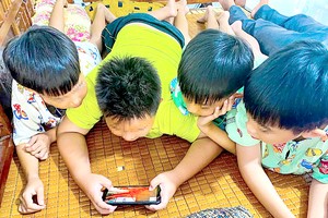 自今年12月25日起，企业必须具备18岁以下者的玩网游时间管理系统。