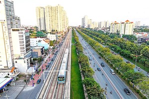 沿着守德市武元甲街的滨城－仙泉地铁１号线。