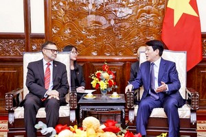 继续促进越澳合作关系