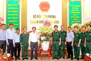 市领导探望与祝贺市边防部队