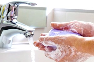 勤洗手是简单、有效的防病措施之一。