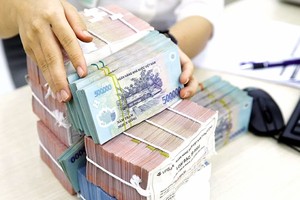 目前市场上挂牌15个月期限的最高存款年息高达6.3%。