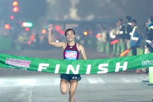 阮氏莺在2025年越南国际半程马拉松赛 继续创下新纪录