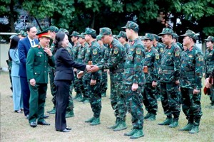 国家副主席探望并向优抚政策对象拜年