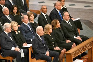 美国五任总统出席仪式。