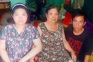 陈丽娇（中）和两个子女。