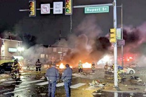 费城坠毁致6人死亡