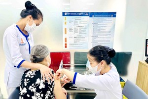 为预防流感和冬春疫情，卫生部劝喻在人群密集的地方戴口罩、保持个人卫生以及接种疫苗。