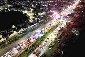 同奈省展邦县1号国道交通严重堵塞。