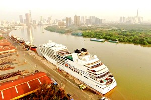 国际邮轮抵达胡志明市。