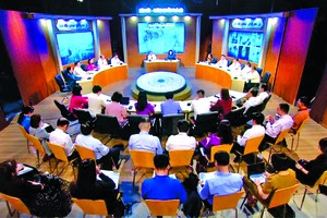 2025年2月份“市民提问-政府解答” 节目的主题是“发展医疗系统-全面保健市民体康”。