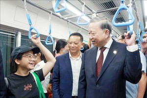 党中央总书记体验地铁线