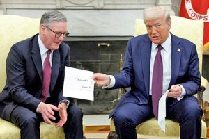 特朗普与英国首相在白宫会晤