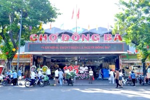 东巴传统市场。