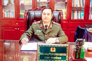 公安部所属法制与行政、司法改革局局长范功元少将。