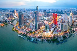 本市推动服务业与旅游业发展