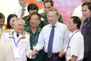 党中央总书记苏林与代表会晤。