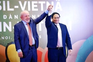 政府总理范明政和巴西总统卢拉出席越巴经济论坛。