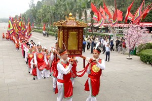 每年农历三月初十在富寿省的雄王庙均举行越南始祖雄王祭祀仪式。