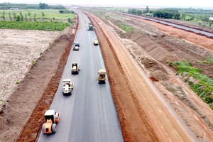 连接隆城机场的T1、T2两条道路计划将于今年九月投入使用。